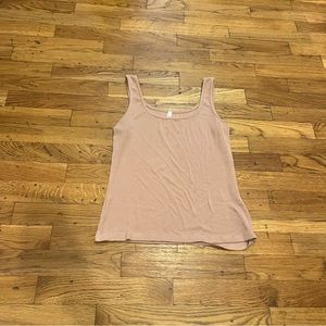 Lulu’s Basics ribbed knit tank.